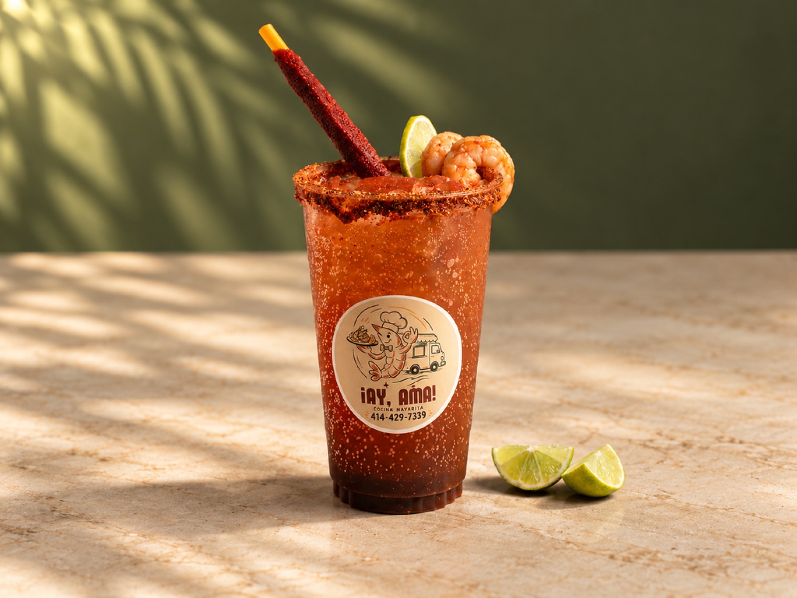 Michelada de ¡Ay, Ama! con camarón y limón